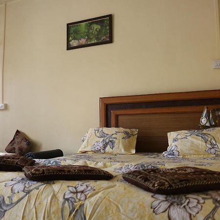 Mother Hostel Варанаси Экстерьер фото